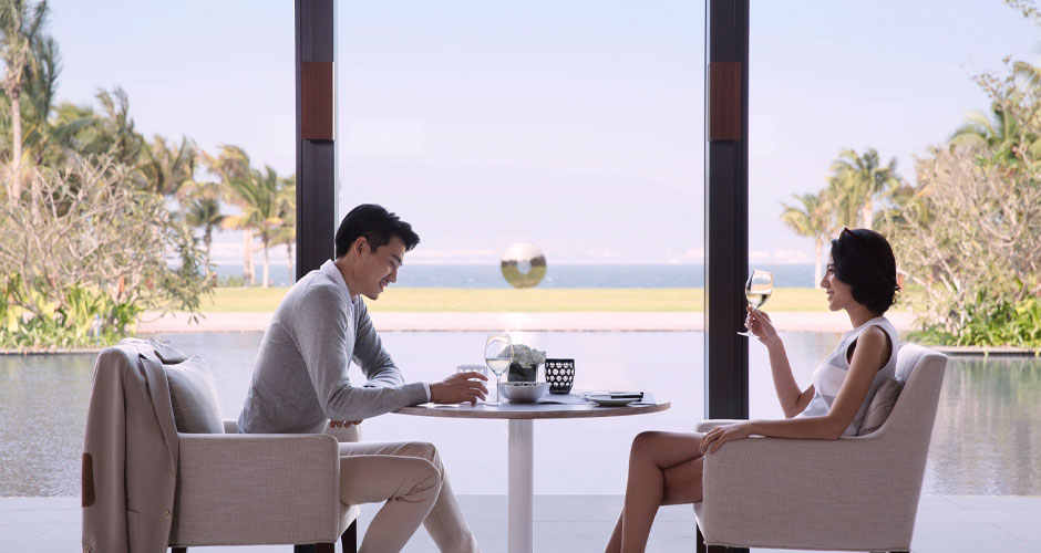 Đặc quyền bữa sáng miễn phí hàng ngày dành cho tối đa hai người lớn và hai trẻ em tại Club Lounge